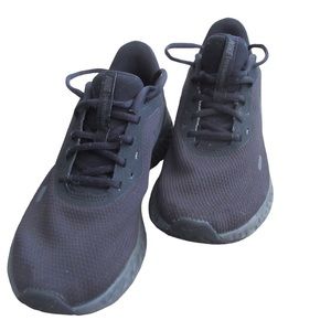 Nike size 8 revolution running shoes